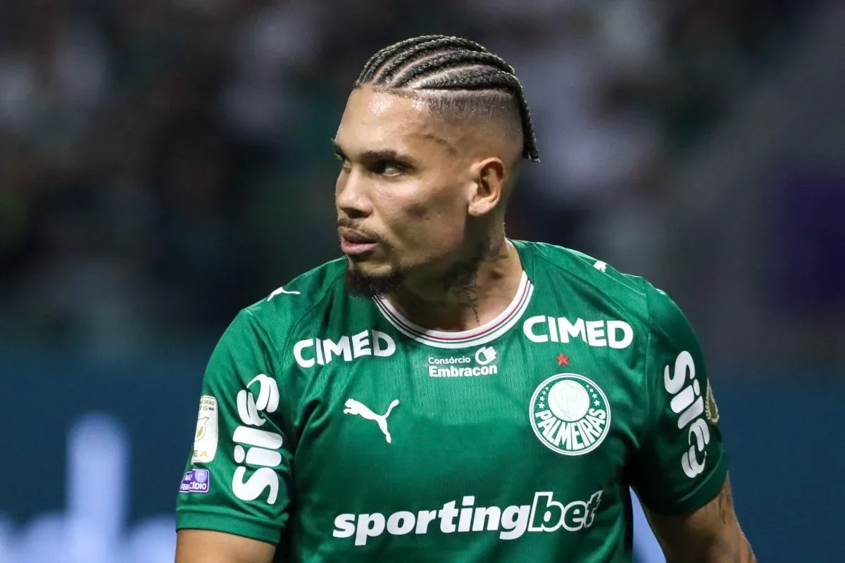 Pesadelo sem fim? Paulinho sofre nova lesão muscular e terá de adiar retorno ao Palmeiras