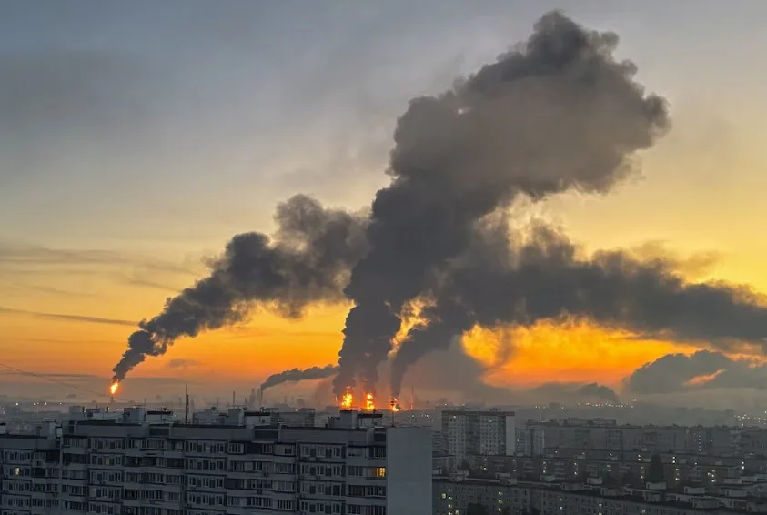 Zelenski anuncia que reanudará ataques a las refinerías rusas tras pausa de tres días