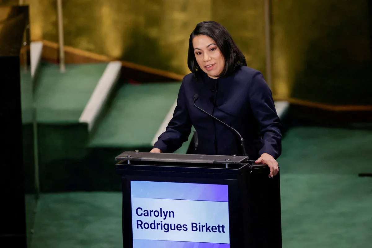 Quién es Carolyn Rodrigues-Birkett, una de las favoritas para dirigir la ONU que homenajeó al dictador cubano Fidel Castro