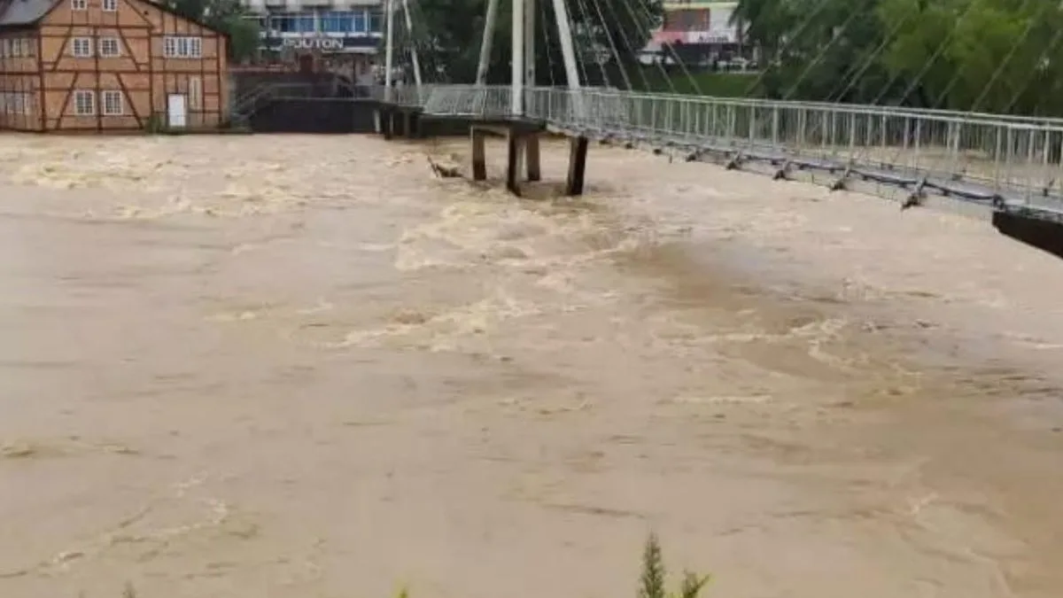 Nível de rio sobe mais de 1,2 metro em 6 horas e ultrapassa cota de alto risco em SC