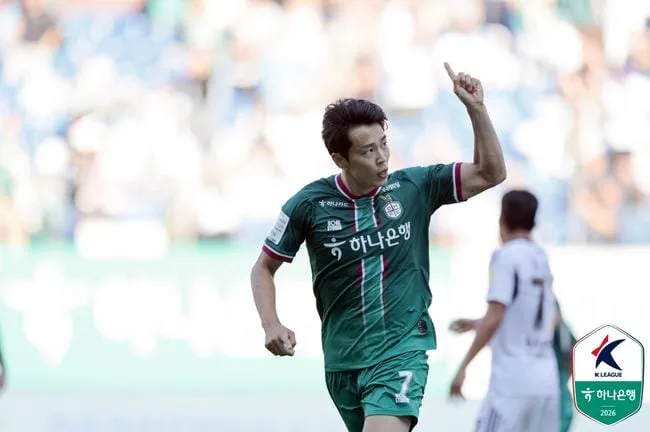 '가을 마사' 미쳤다! 대전, 전북에 짜릿한 2-1 역전승...'홈 18년 무승' 징크스 끊고 5위 도약
