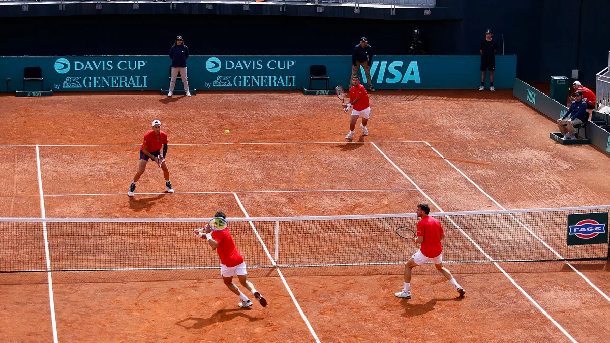 España gana en dobles y sella su clasificación a la fase final de la Copa Davis