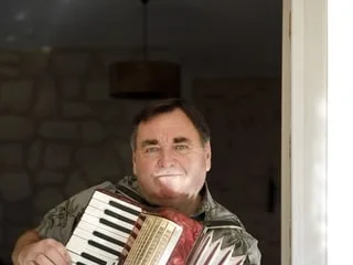 « L’amour est dans le pré » : entre clichés et bons résultats, deux décennies d’une émission paradoxale sur M6