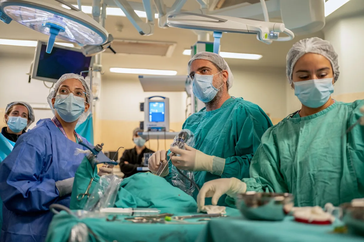 Nuevas tecnologías: especialistas del Garrahan extirparon un tumor cerebral a través de la nariz a una niña de 10 años