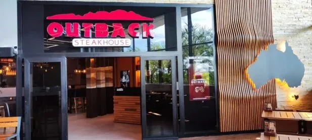 Mulher choca ao revelar o que encontrou em prato de famosa rede de restaurante em SP: ‘Me traumatizou’ Mulher choca ao revelar que encontrou aparelho dentário em comida de restaurante famoso: 'Muito absurdo' (Reprodução/X)