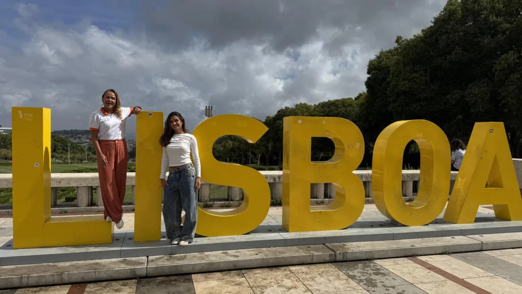 Mãe e filha, Neymara Carvalho e Luna Hardman disputam juntas o Mundial de bodyboard em Portugal