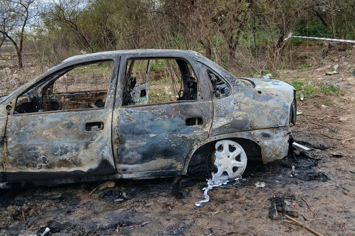Hallaron dos cuerpos calcinados dentro de un auto cerca de Rosario