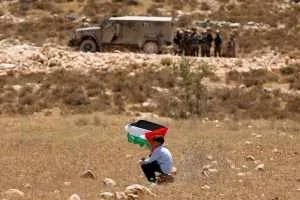 Colonos israelenses realizam novo ataque em Qusra, na Cisjordânia, dizem testemunhas