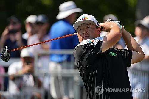 임성재, PGA투어 PO 2차전 2R서 공동 4위…선두 클라크와 3타차