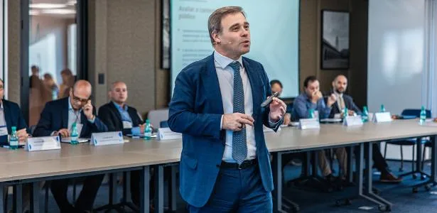Mendonça anuncia saída de instituto onde recebeu Vorcaro