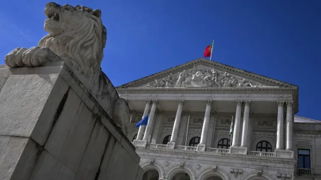 AR aprova por unanimidade alargamento da licença parental
