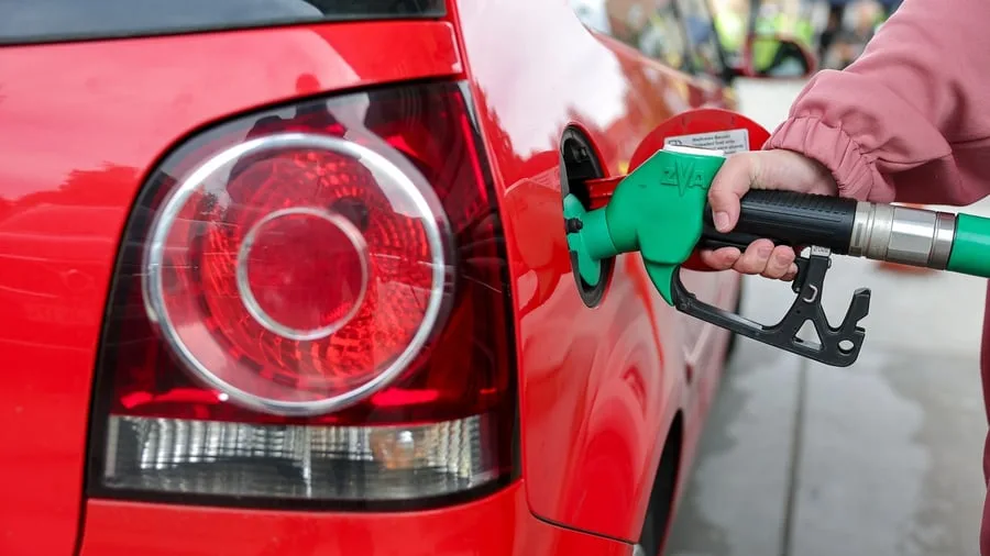 Autokosten: Umfrage: Mehr als zwei Drittel für Spritpreisdeckel