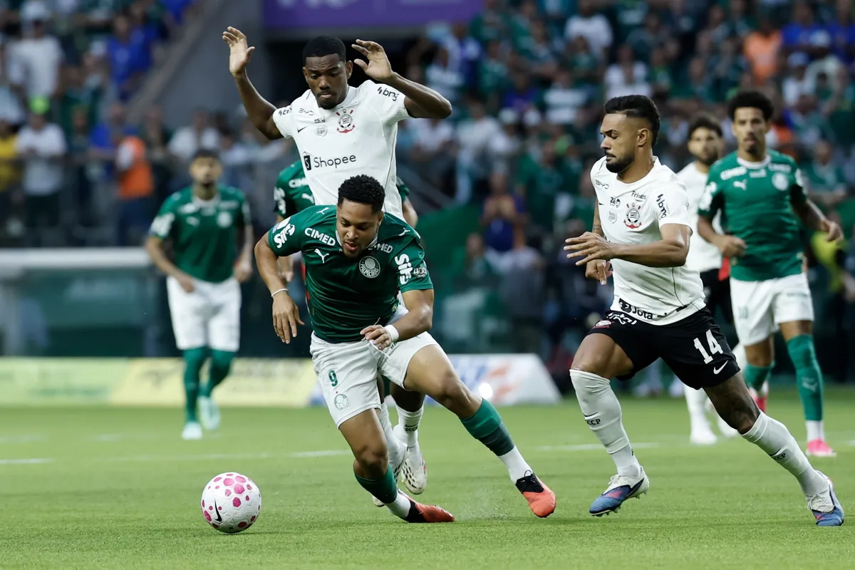 Vitor Roque vira preocupação no Palmeiras em temporada marcada por problemas físicos