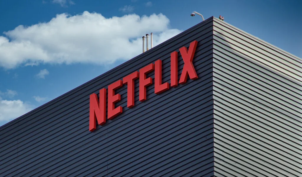Netflix vai dispensar mil trabalhadores no maior corte desde 2022