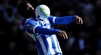 Camaronês Carlos Baleba é reforço do Manchester United