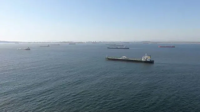 Médio Oriente: Petroleiro incendeia-se no golfo de Omã