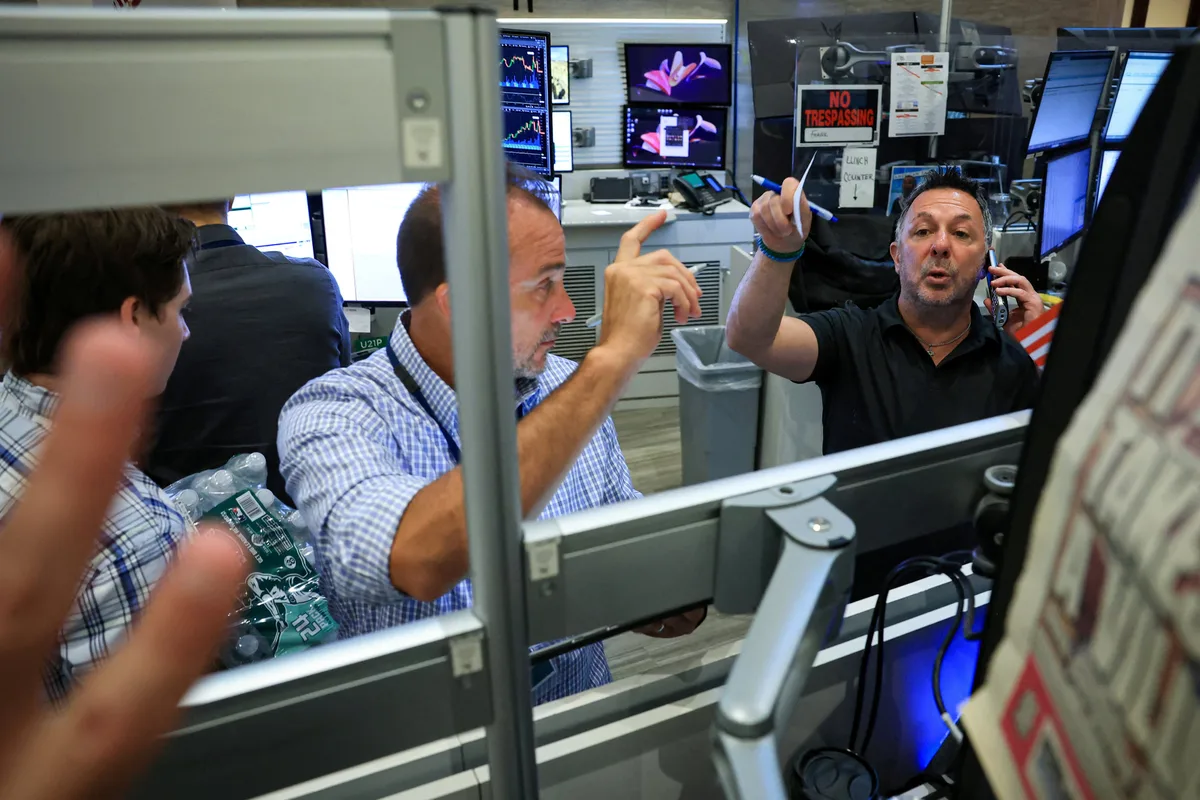 Jornada financiera: la cautela de Wall Street arrastró a la baja a la Bolsa local y el riesgo país volvió a subir