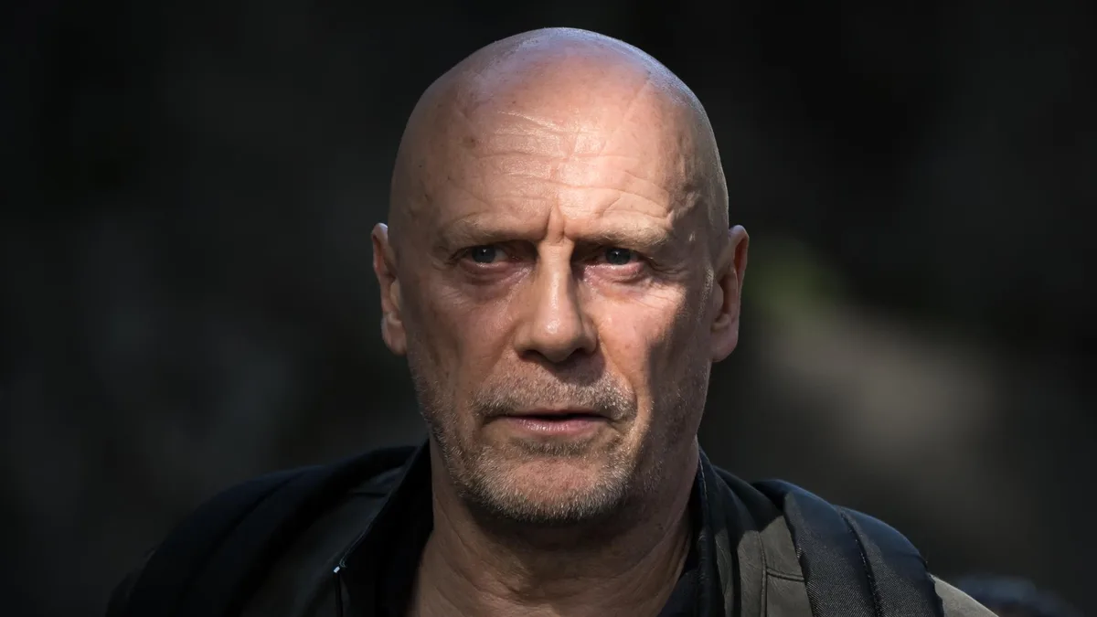 Remis dans la lumière par l’affaire Bardella, Alain Soral va voir son association dissoute