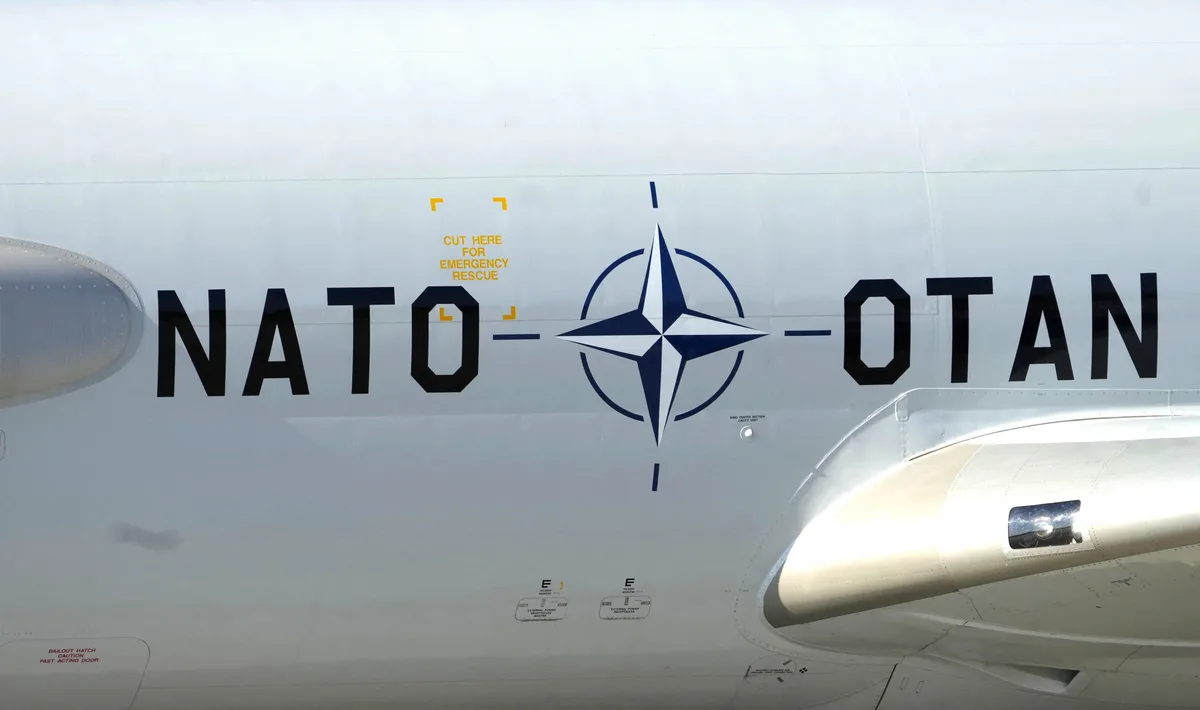Letônia e Finlândia emitem alertas quase simultâneos e impõem restrições após ameaças aéreas
