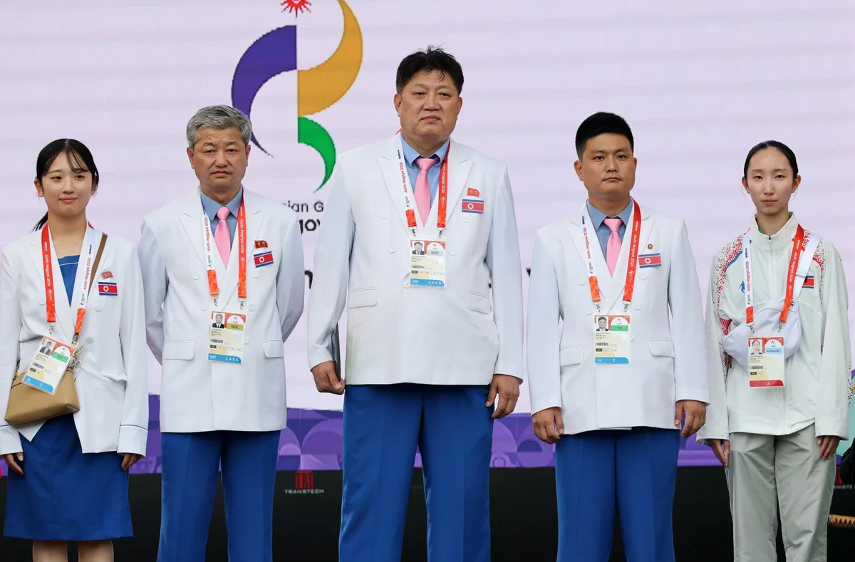 북한 AG 입촌식, 운영 미숙으로 1시간30분 지연 해프닝