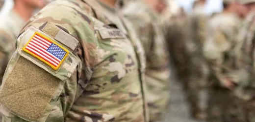 Trump zieht im Streit über trans Menschen beim Militär vor Supreme Court