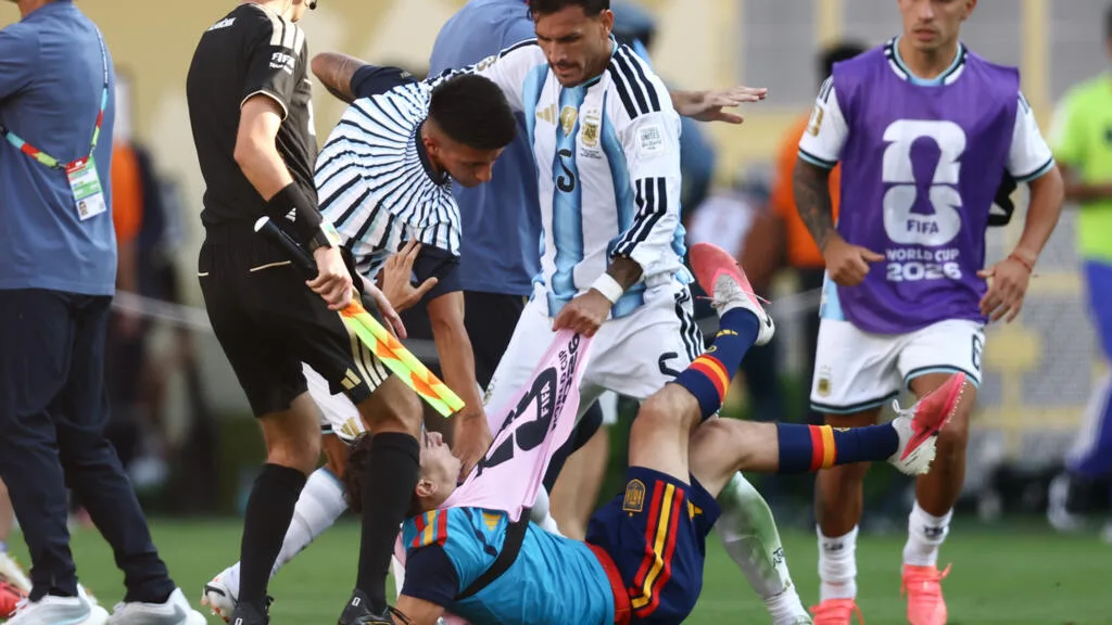 Finale du Mondial-2026 : de lourdes sanctions tombent pour les Argentins Paredes et Molina
