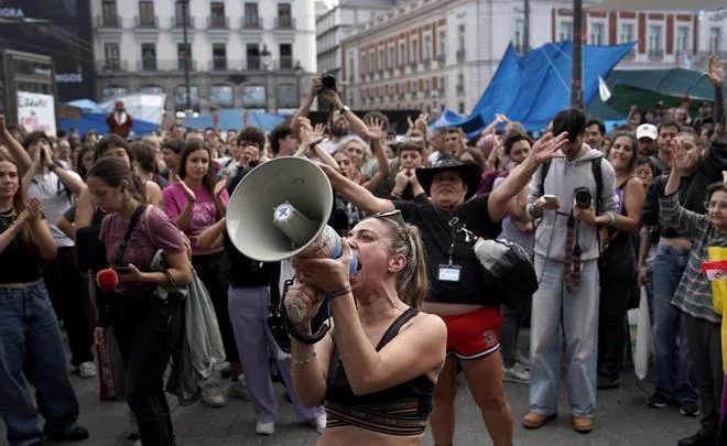 La Comunidad de Madrid pide al delegado del Gobierno que levante el campamento de Sol y alude a la seguridad de los empleados de Presidencia