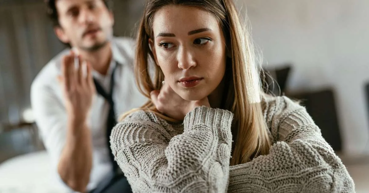 O perigo da solidão acompanhada: por que estar em um relacionamento não garante felicidade?