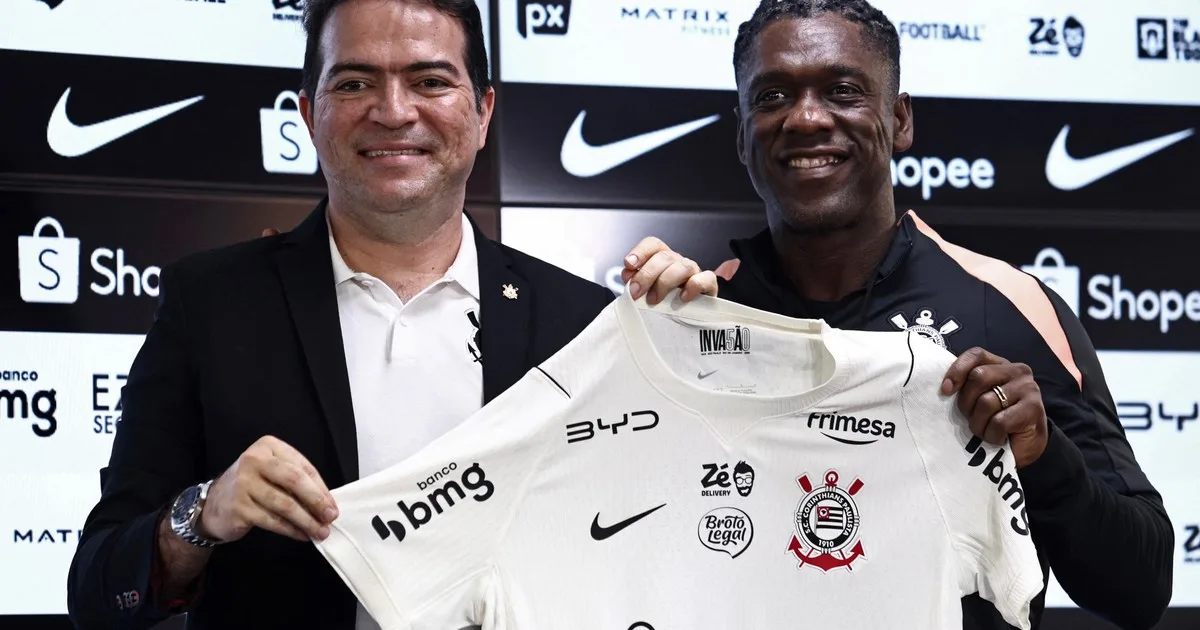 Seedorf fue presentado como DT de Corinthians: "Los jugadores tienen ganas, están heridos y un león herido es peligroso"