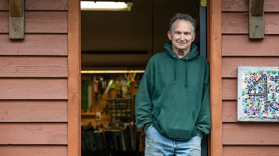 Alaska Republicans scramble to educate voters on suspected Dem plant as 'ballot fatigue' threatens race