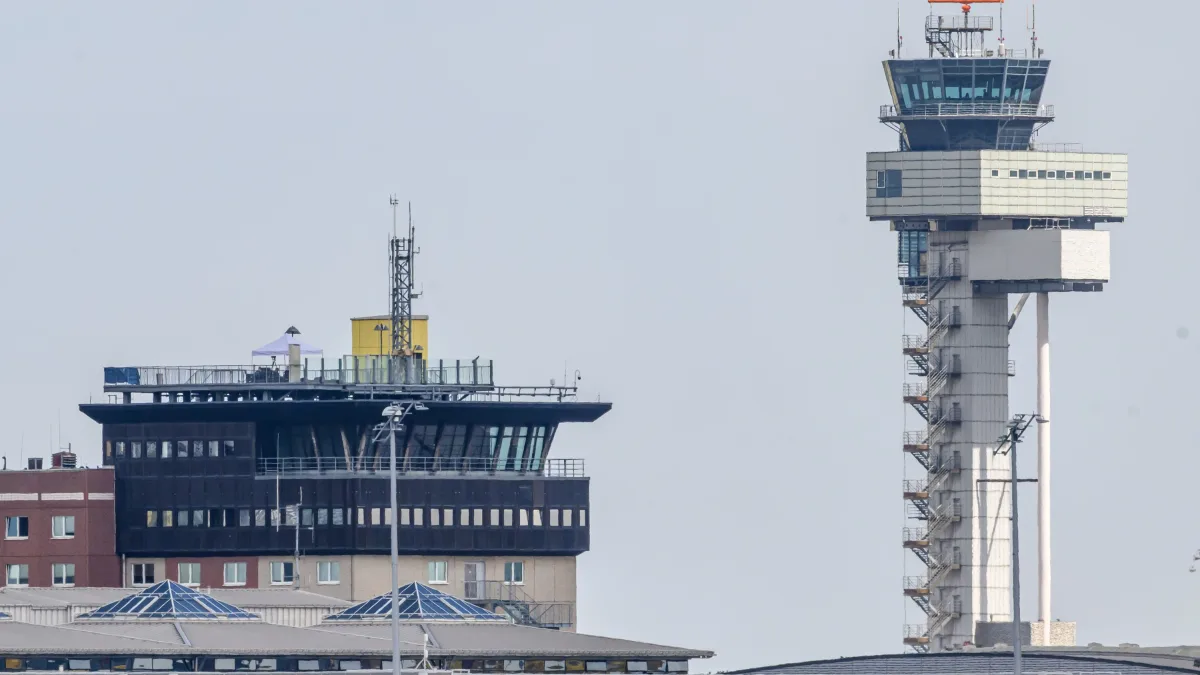 FLugbetrieb Eingeschränkt: Fahrzeug durchbricht offenbar Zaun am Flughafen Leipzig