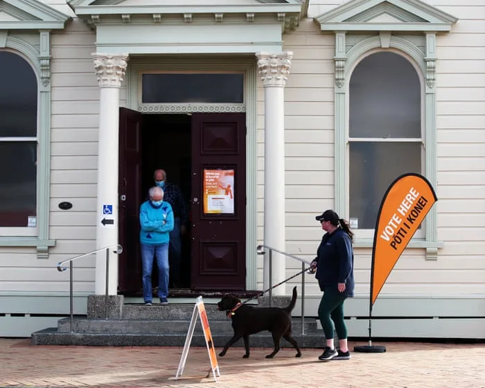 ‘So hacked off’: as election nears, New Zealanders despair at the main parties – and Opportunity knocks