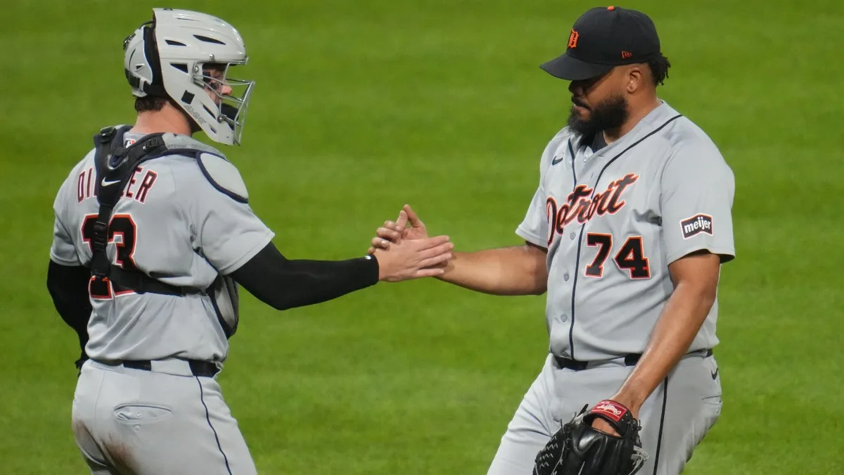 Tigers beat Pirates, move into tie for the last AL wild-card spot