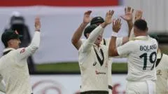 Rain returns as South Africa bat against Australia - second Test scorecard