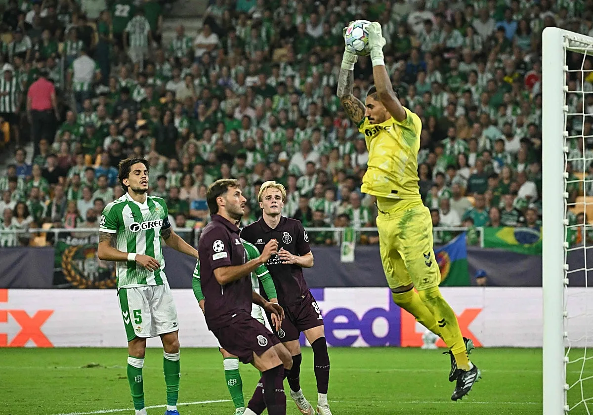 Álvaro Valles: «Esto es la Champions y, si no sufriéramos, no seríamos el Betis»