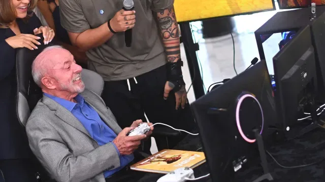Lula celebra redução de semana de trabalho. Empresários criticam