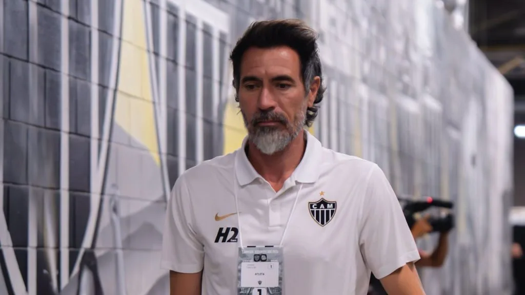 Barba comemora vitória, mas pede cautela após goleada na Sul-americana