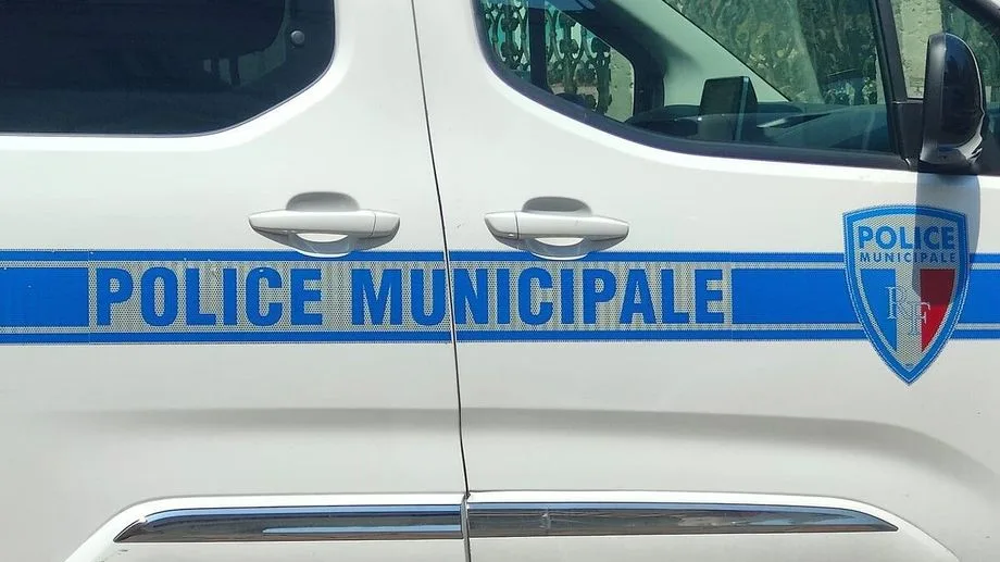 VIDÉO - Le chef de la police municipale de Port-de-Bouc suspendu après avoir foncé avec son véhicule sur des lycéens