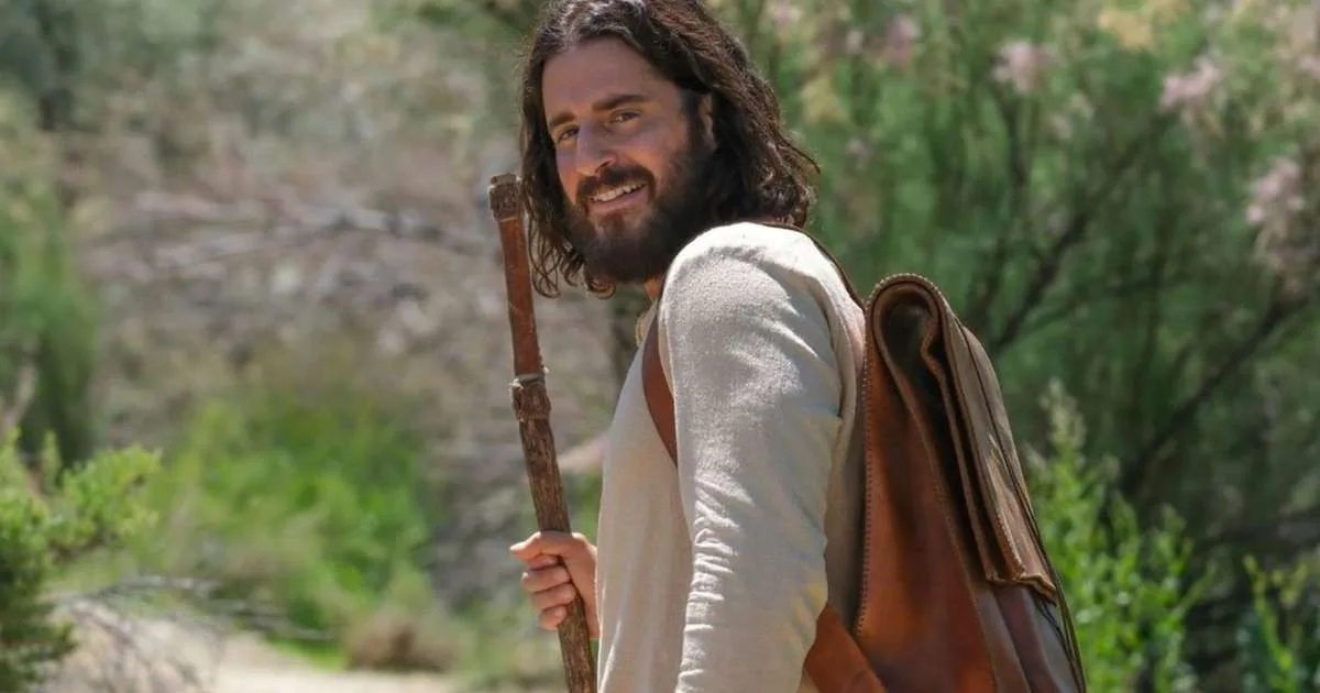 Caminhada de 10.000 passos e pouco aeróbico: Jonathan Roumie perdeu 11 kg com treinos intensos para viver Jesus em 'The Chosen'; mudança de hábitos trouxe lição importante ao ator. 'Essa é a principal...'