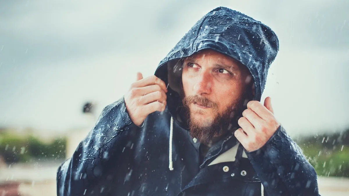 Angebote im August: Derbe Regenjacke heute 43 Prozent günstiger: Die Top-Deals des Tages