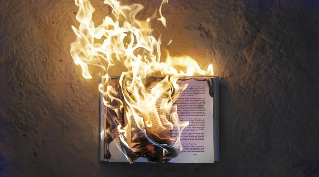 Amazon está destruyendo miles de libros para entrenar sus modelos de IA