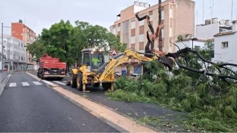 Un frente de tormentas deja en la Comunidad Valenciana reventones térmicos, zonas inundadas y rachas de viento de hasta 149 km/h