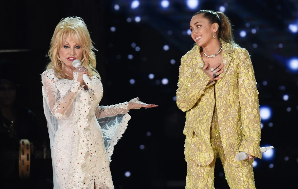 Miley Cyrus pays tribute to godmother Dolly Parton: “I will always love her and want to make her proud”