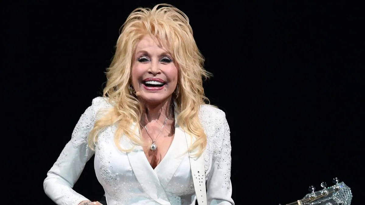 Miley Cyrus pays heartfelt tribute to Dolly Parton