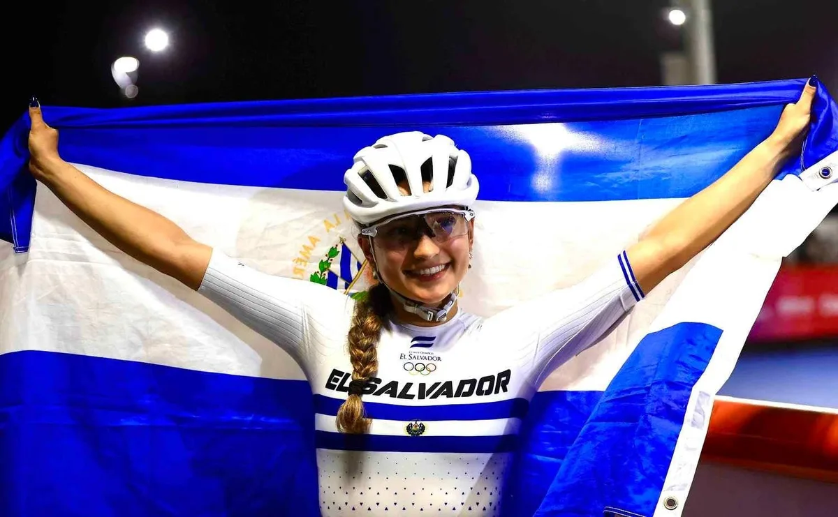 Patinadora salvadoreña, Ivonne Nóchez, ganó tres medallas y fijó un récord mundial en Asunción