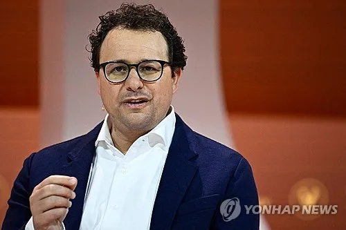 [AI프리즘] '속도'에서 '통제'로…AI 경쟁의 판이 바뀐다