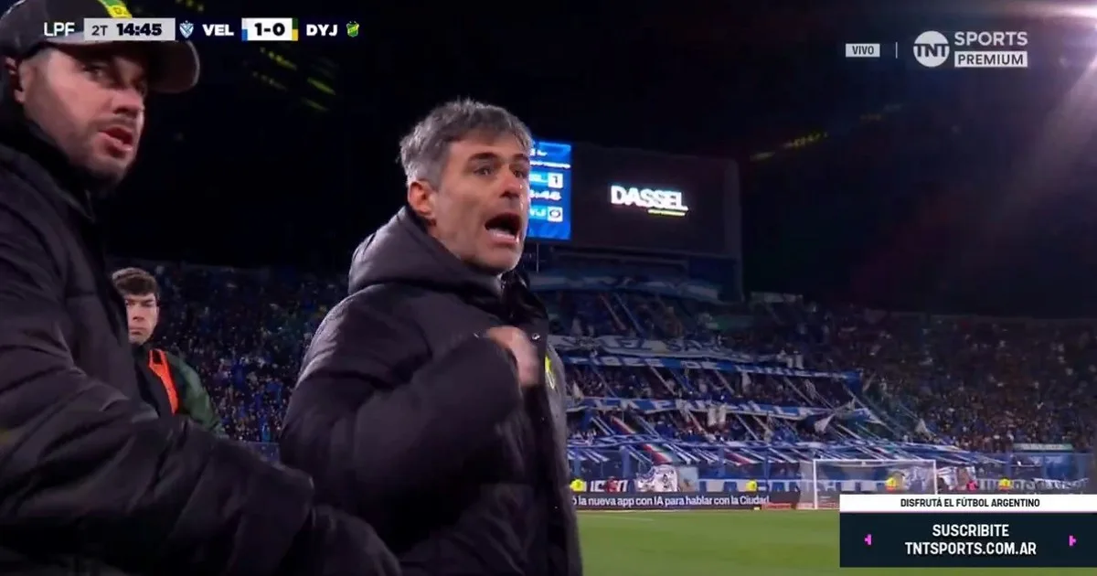 Guillermo Barros Schelotto tomó del cuello a Vaccari y se agarraron a piñas: escandaloso final en Vélez vs Defensa y Justicia