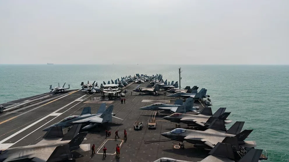 El portaaviones USS George Washington llegó a Medio Oriente para relevar al USS Abraham Lincoln