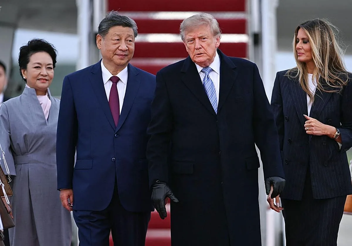 Trump agasaja a Xi Jinping con un recibimiento militar a pie de pista en Washington