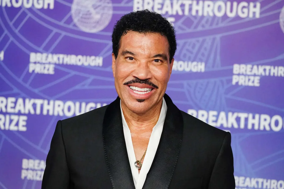 Lionel Richie still in ICU over 'cardiac issues'